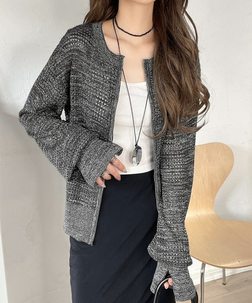 光沢感とシアー感が上品さ漂う。ラメ混透かし編みジップニット