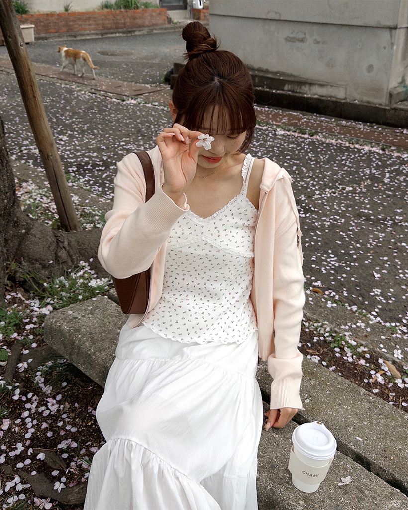 [今月の新作]レースフラワーパターンキャミソール