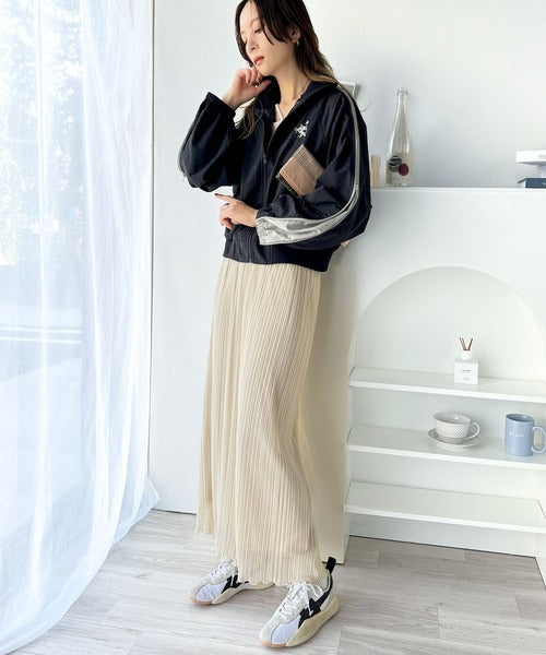 大人スポーティMIX。胸刺繍入り袖ファスナー配色ナイロンジャケット