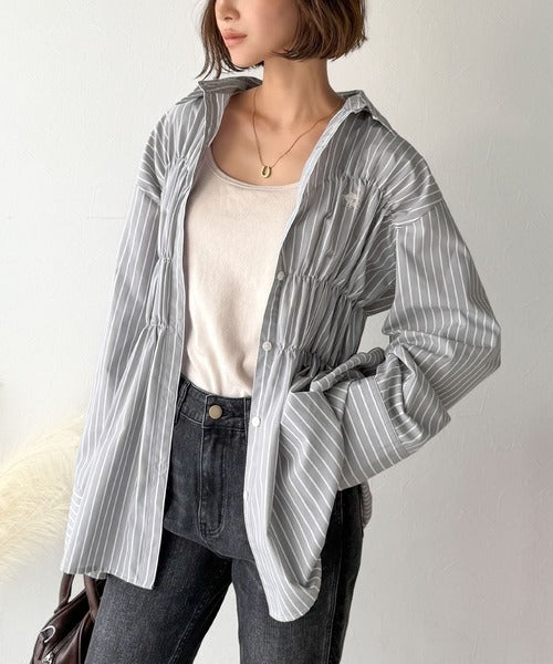 大人のシルエット美人を叶える、ビスチェ風シャーリング長袖シャツ