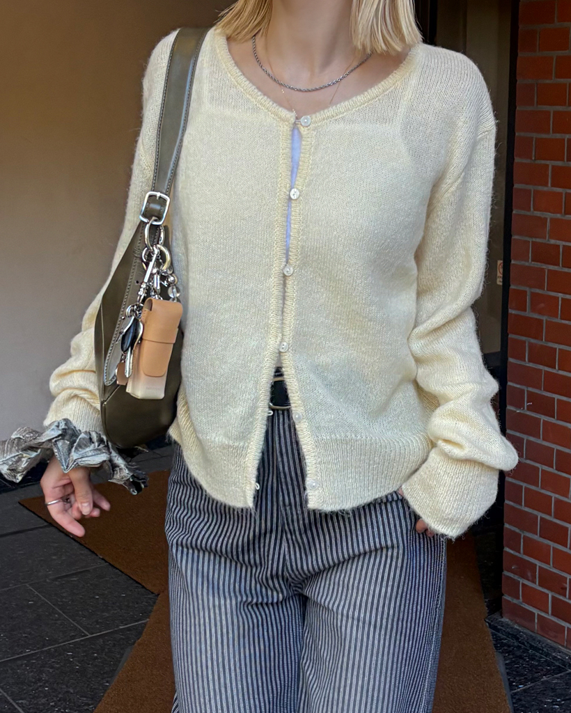 ボタンラウンドウールカーディガン | ファッション通販サイト NUGU