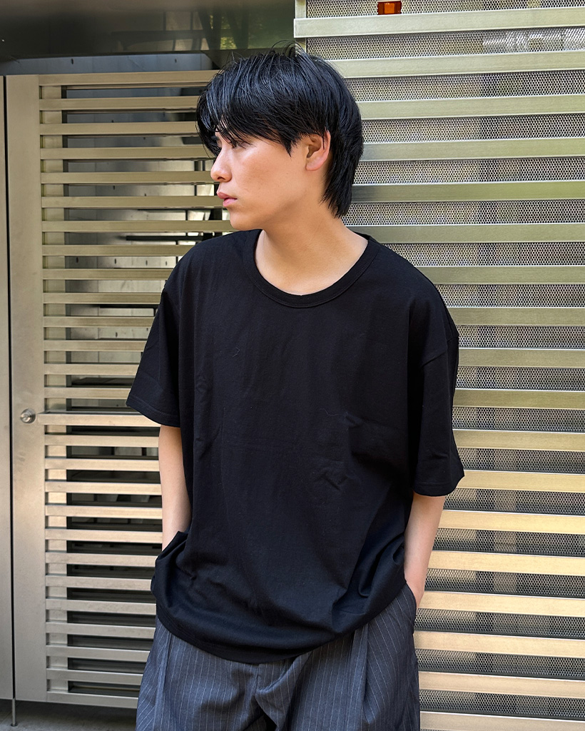 UネックベーシックTシャツ