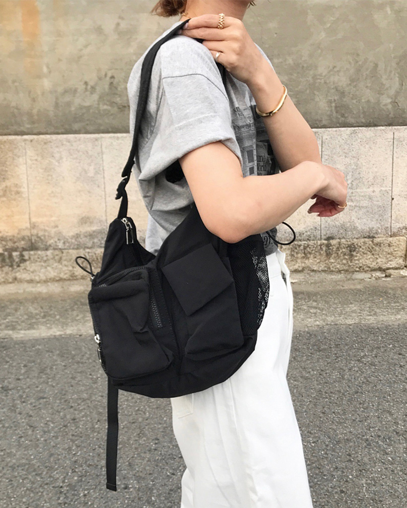 ナイロンポケットクロスボディバッグ