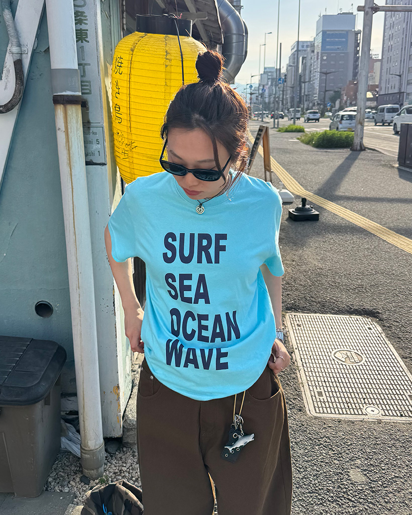 カラフルプリントTシャツ