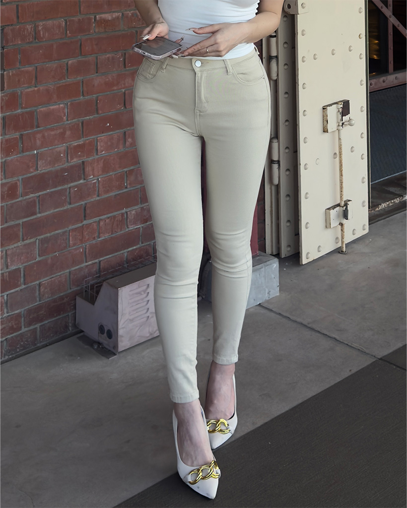 スリムフィットコットンパンツ