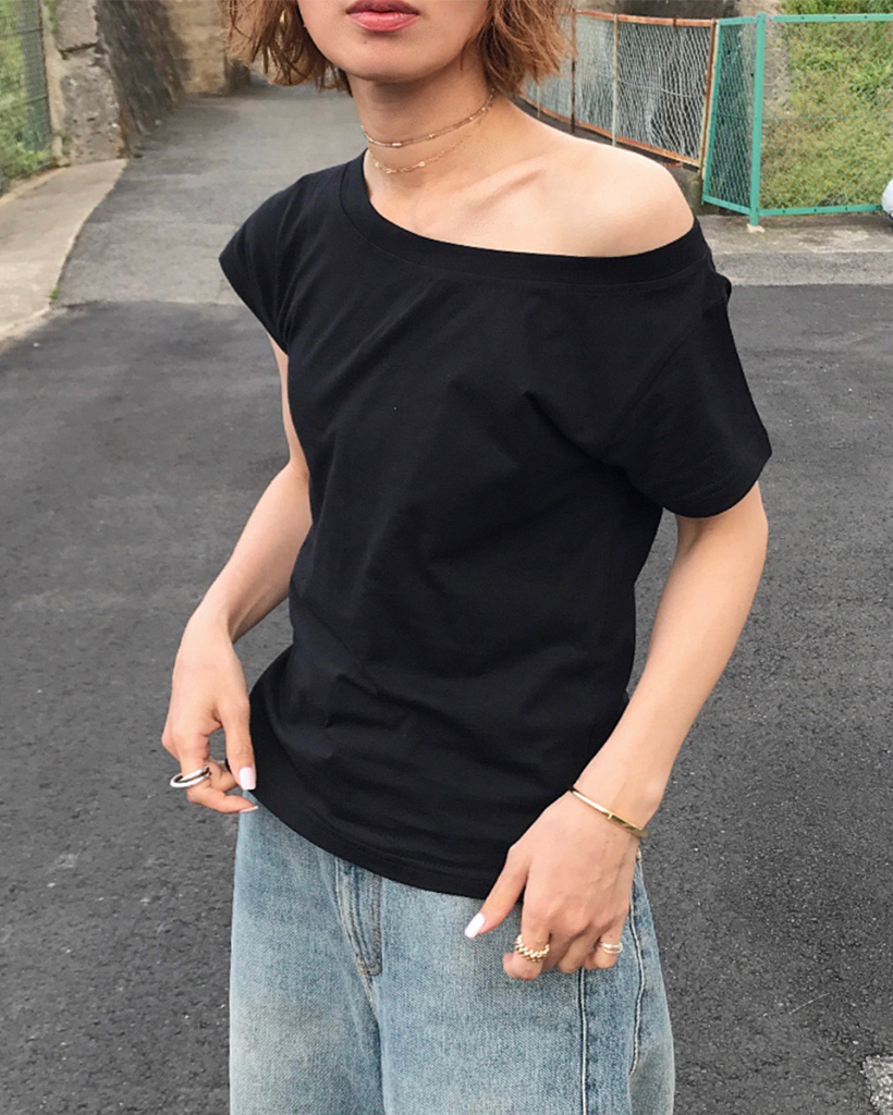 オフショルダースリムTシャツ