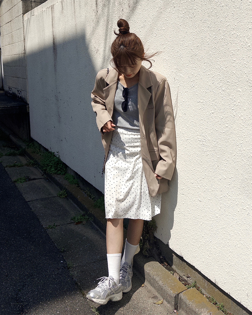 ドットアシンメトリーミディスカート