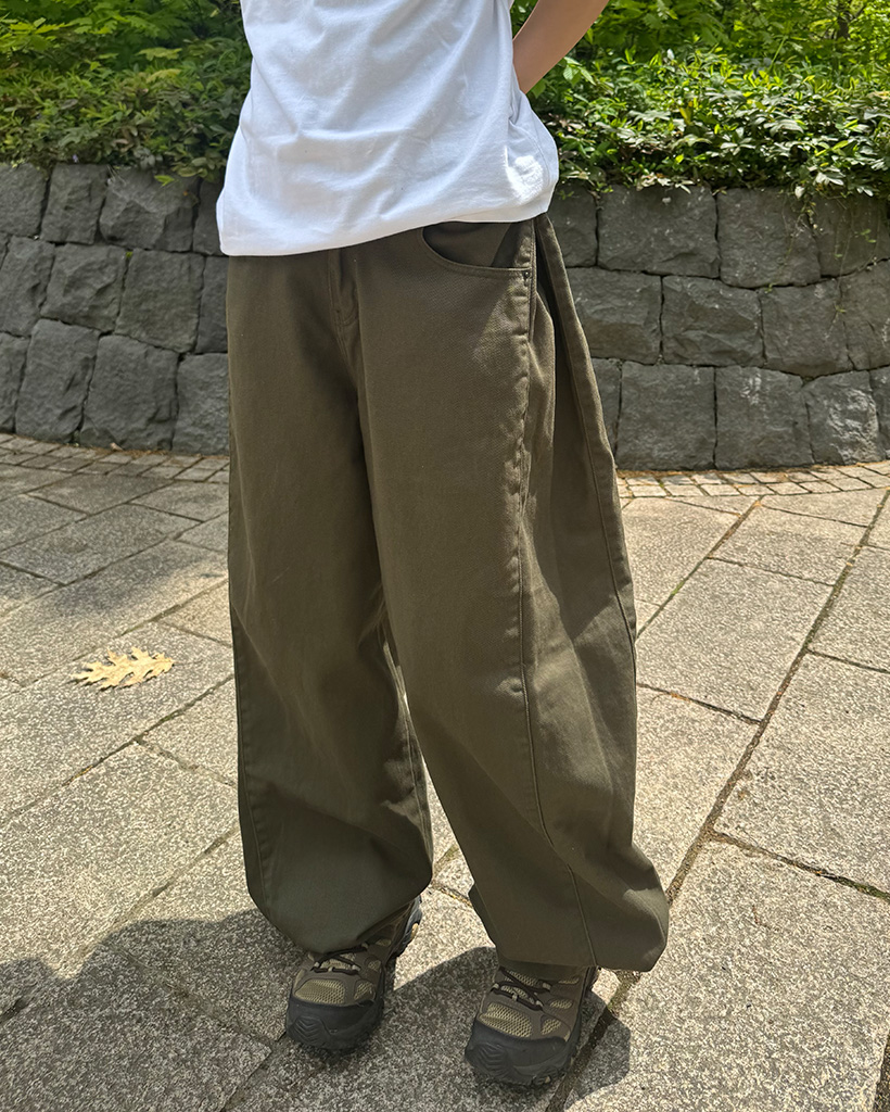 ルーズコットンパンツ