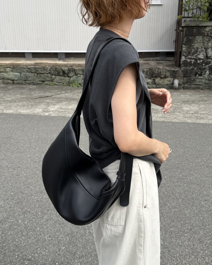 ハーフムーンショルダーバッグ