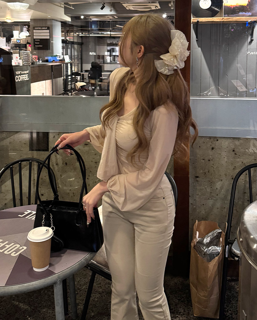 Vネックギャザーブラウス