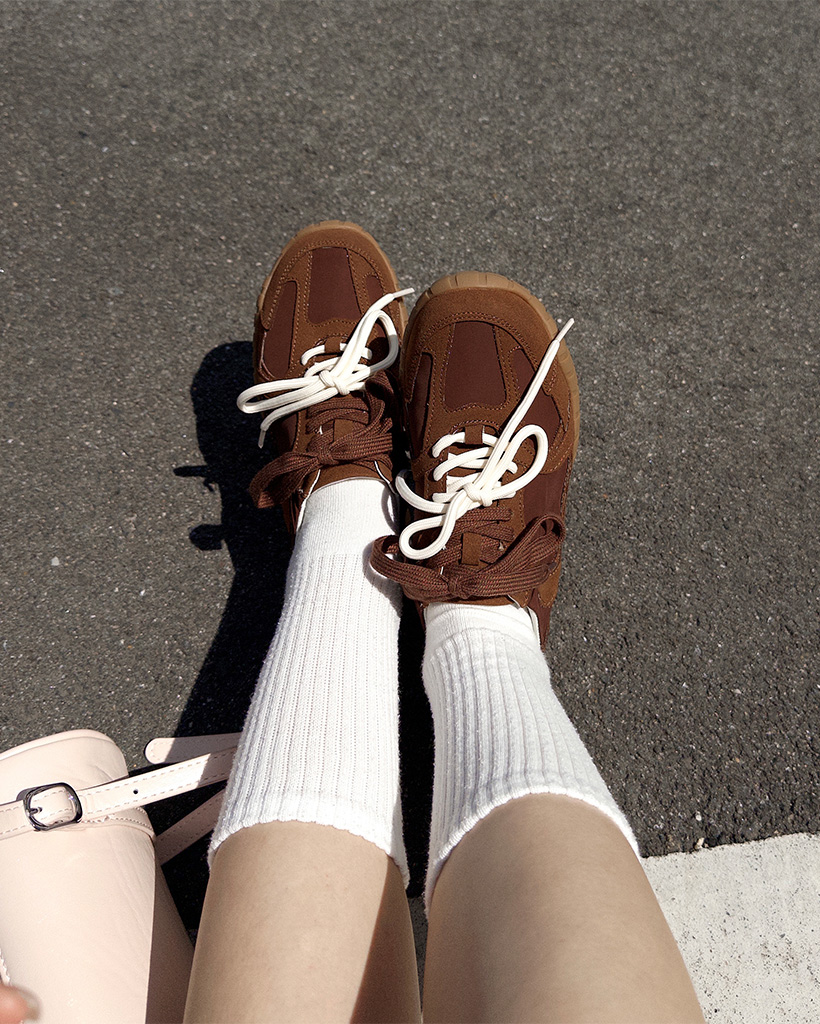 [今月の新作]バイカラーストラップスニーカー