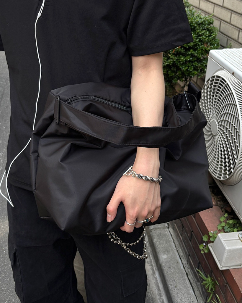 シンプルショルダーバッグ