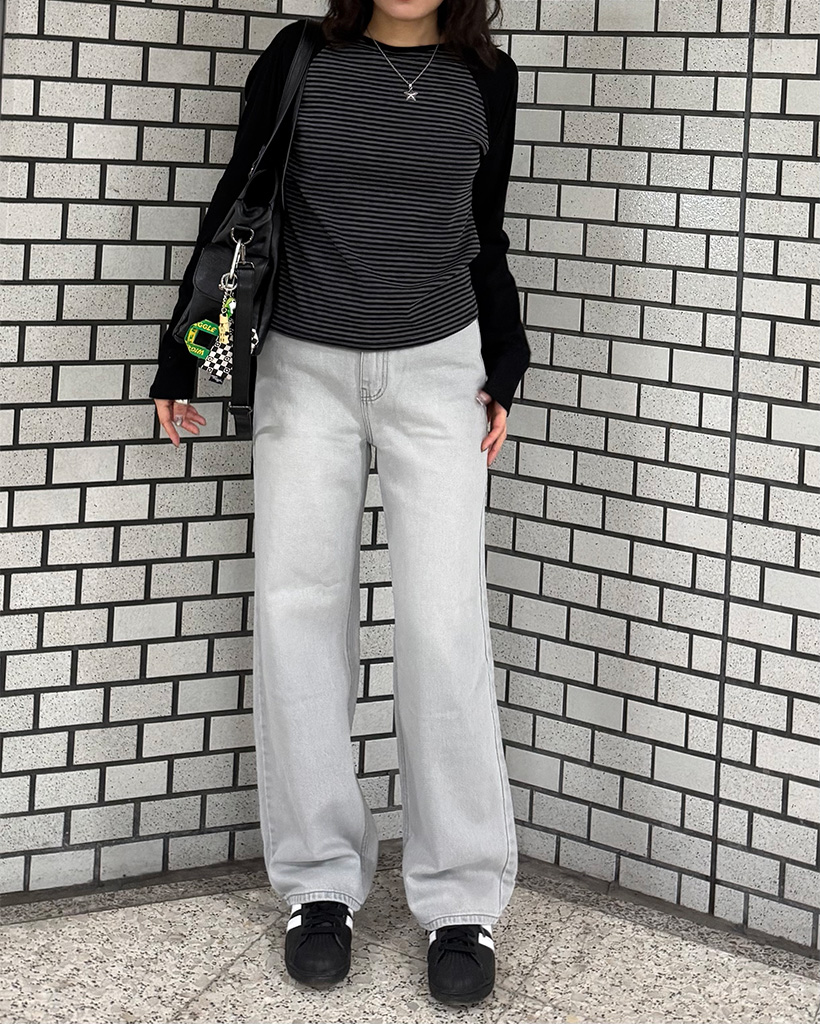 ライトグレーストレートデニム