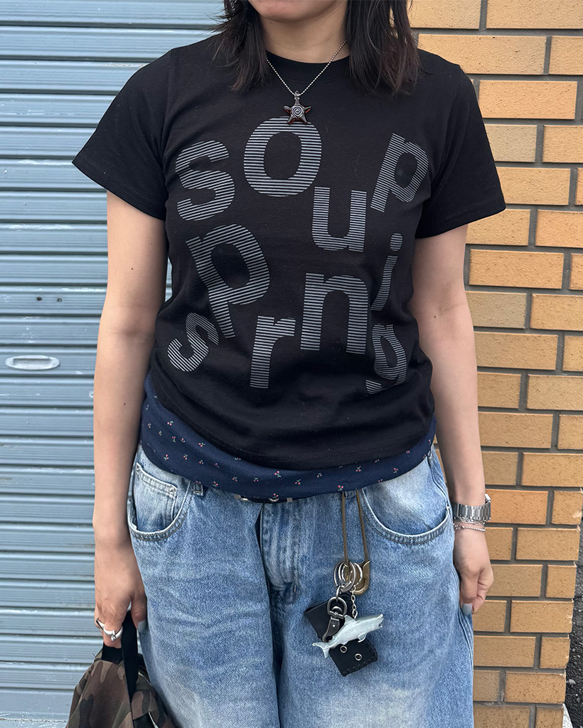アンバランスレタリングTシャツ