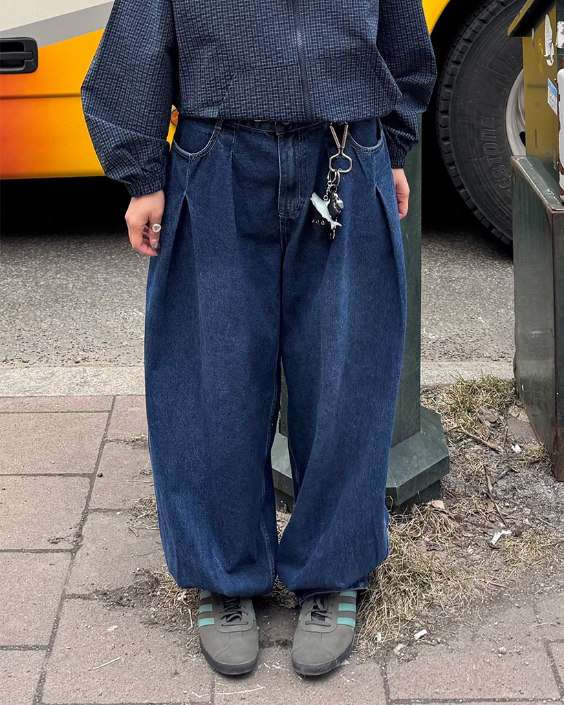 ツータックデニムパンツ