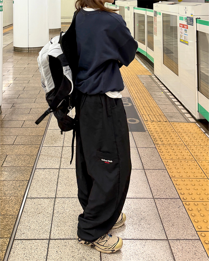 刺繍ロゴワイドナイロンパンツ