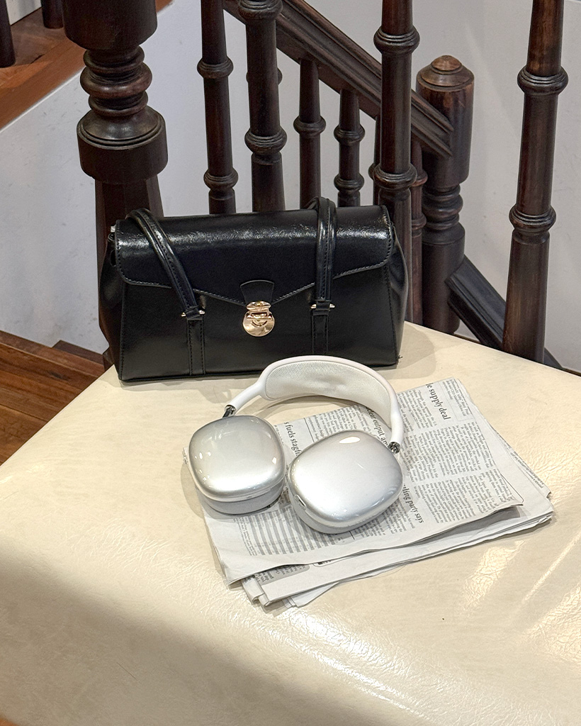 ゴールドラウンドボタンポイントショルダーバッグ