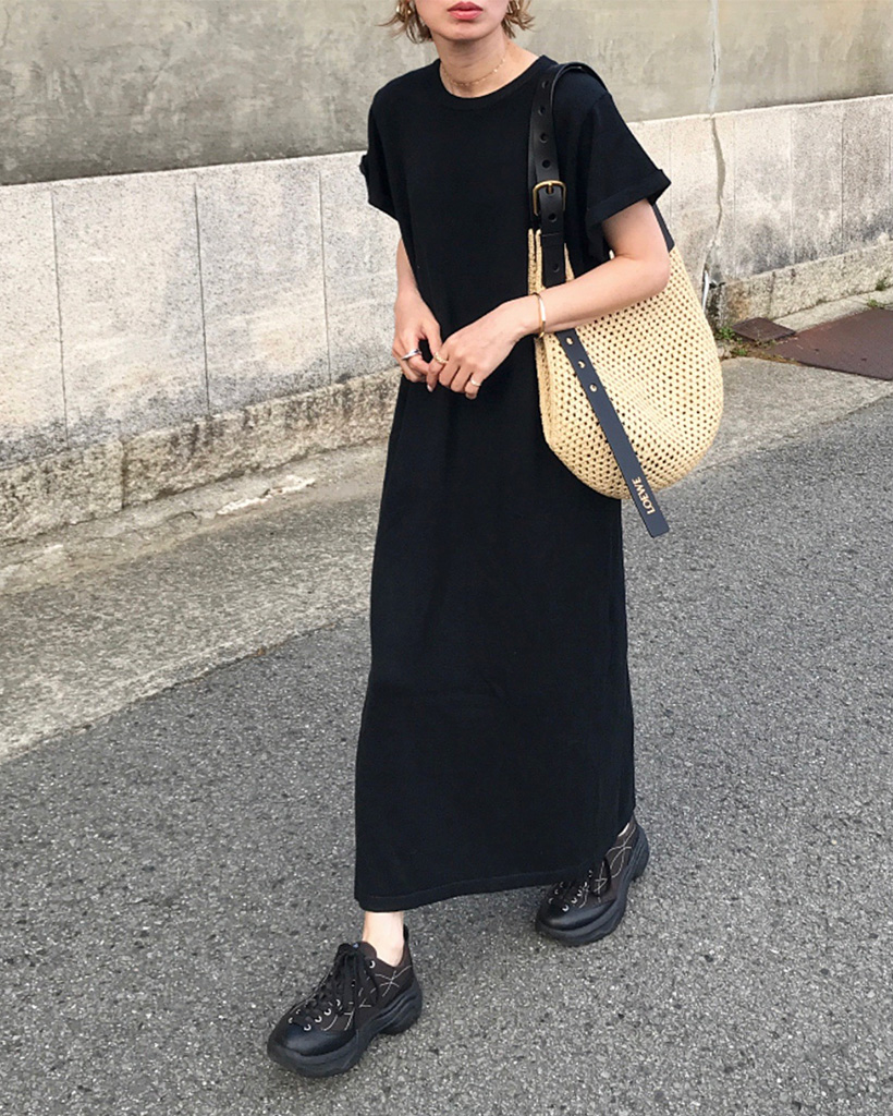 バックスリットロングワンピース