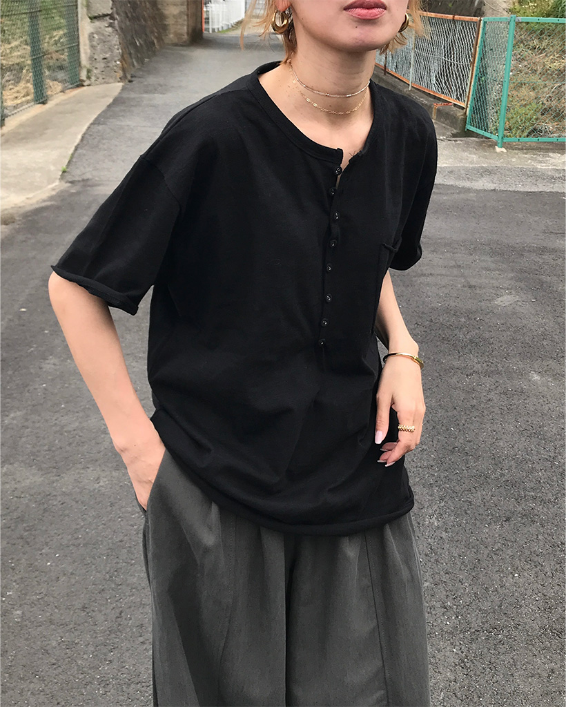 ヘンリーネックポケットTシャツ