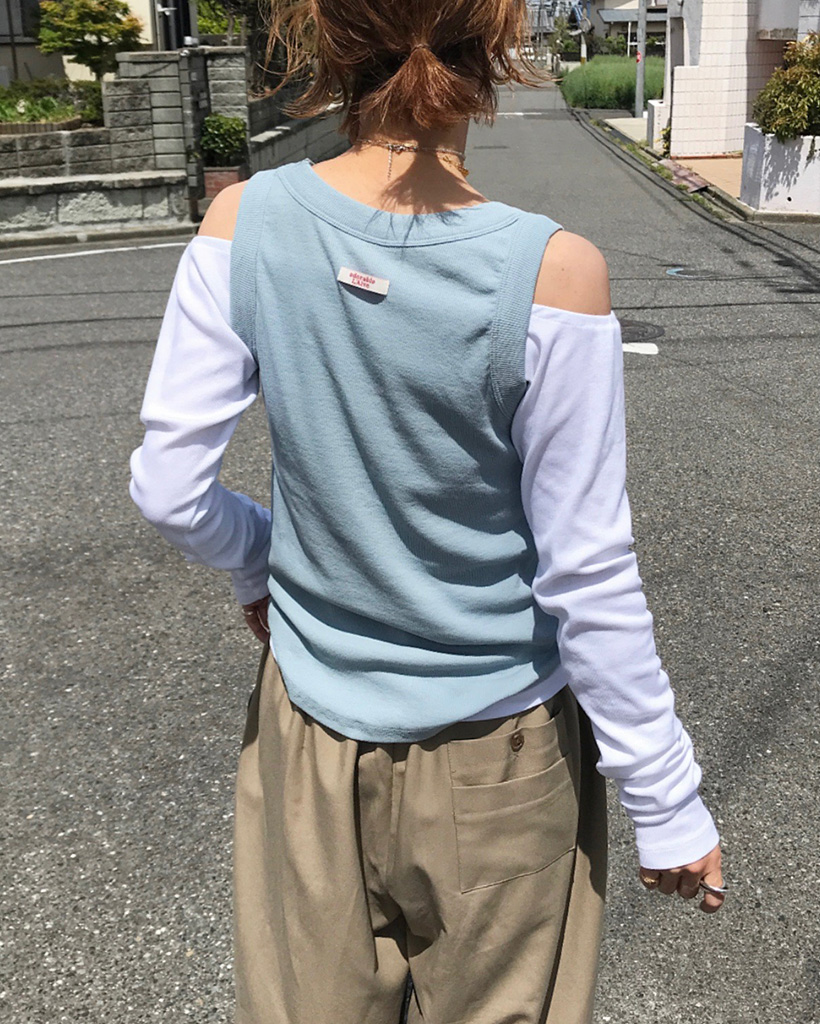 ラベルポイントノースリーブトップス