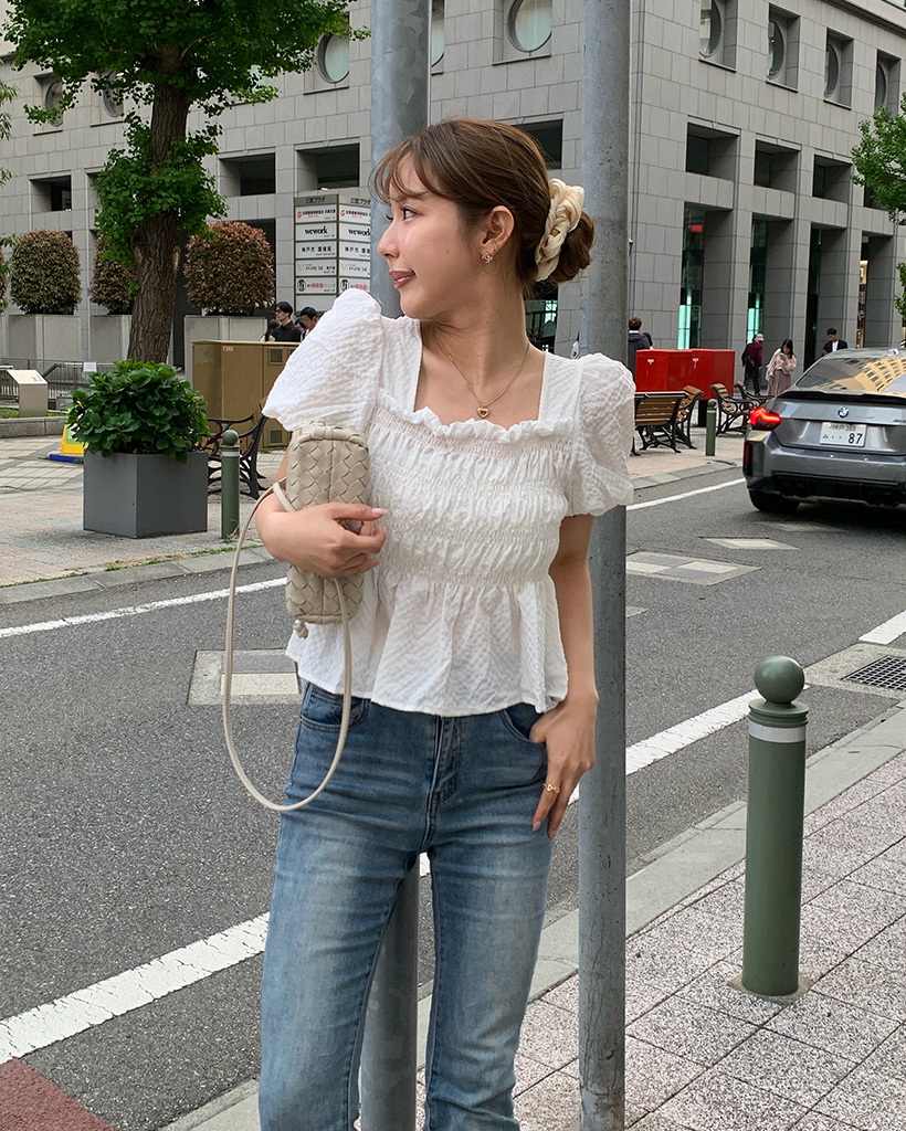 スモッキングシャーリングブラウス