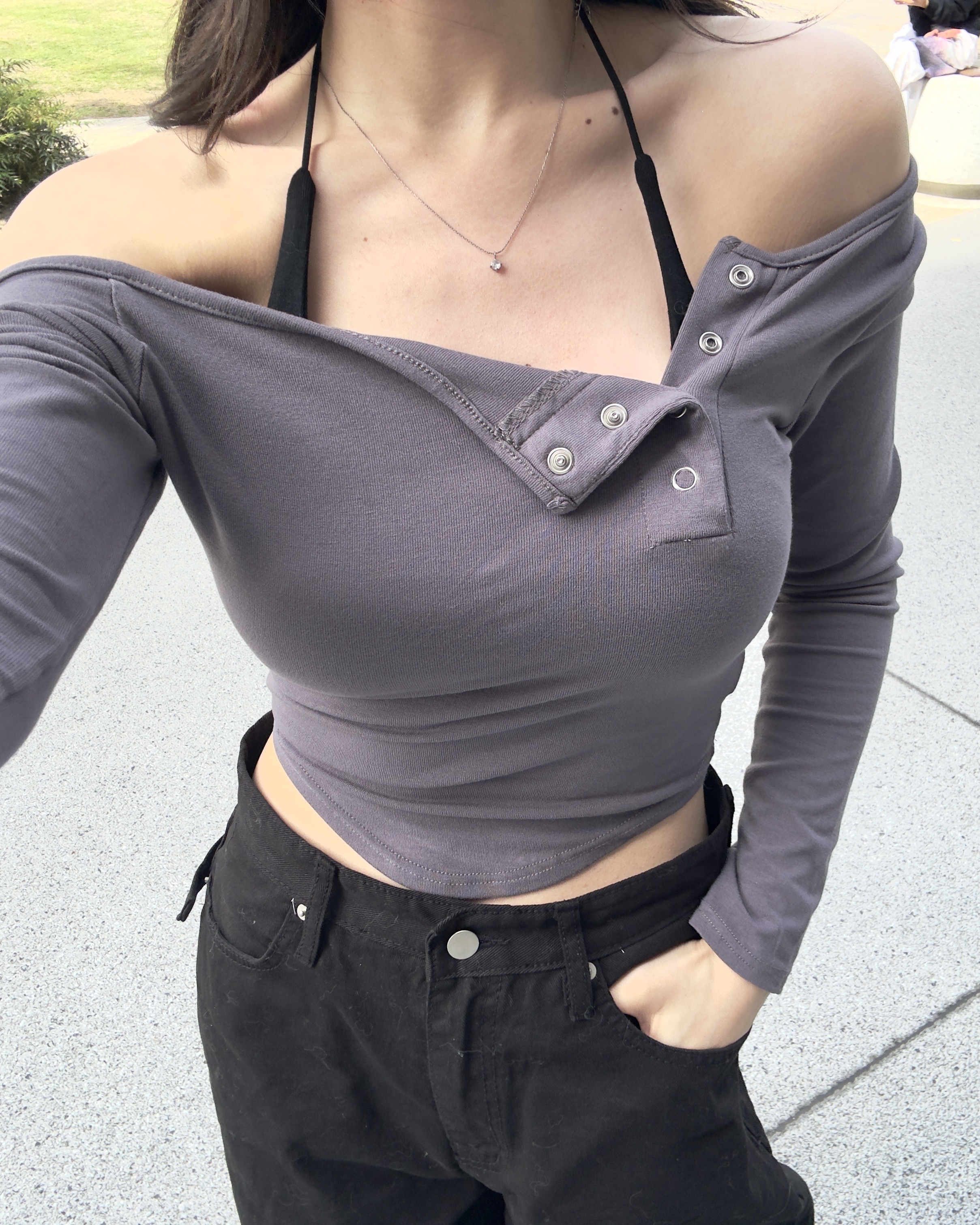 レイヤードボタンディテールTシャツ