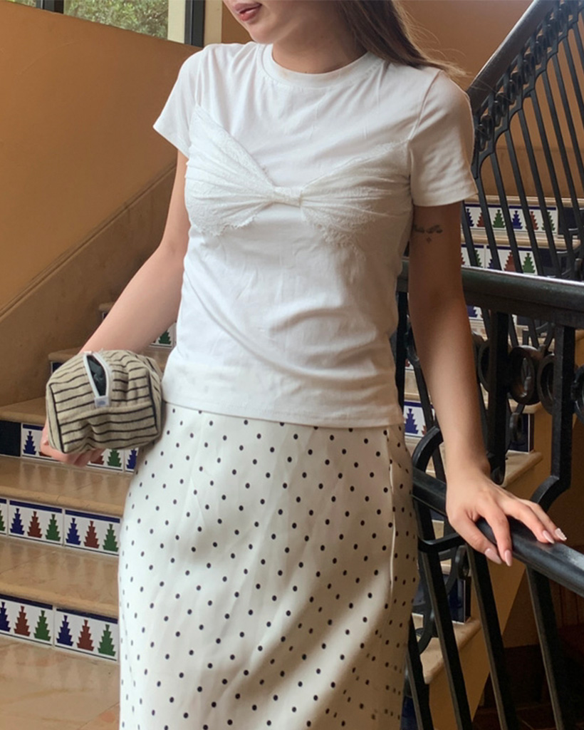 パフスリーブアイレット刺繍ギャザーブラウス