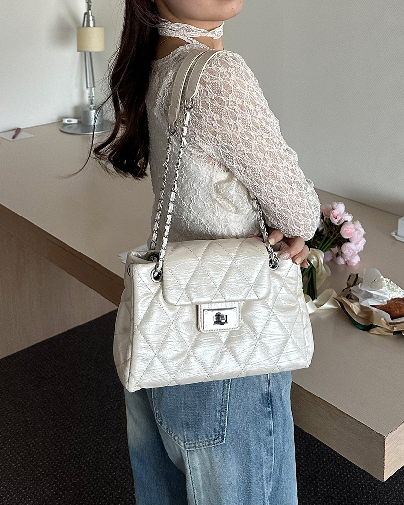 キルティングバックルミニショルダーバッグ
