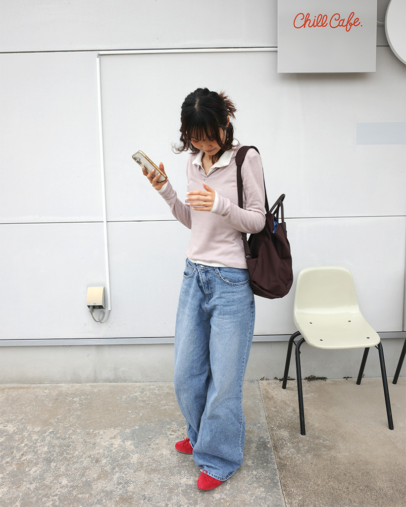 オープンカラーネックロングスリーブTシャツ