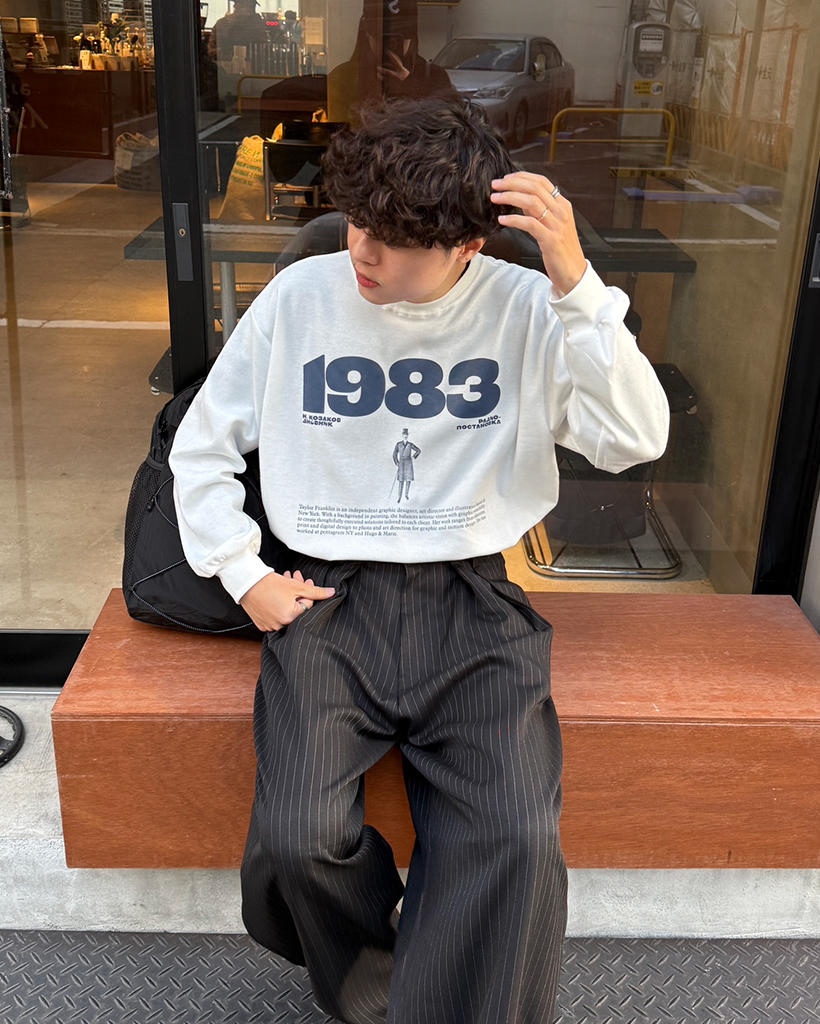 （ユニセックス）1983レタリングスウェットシャツ