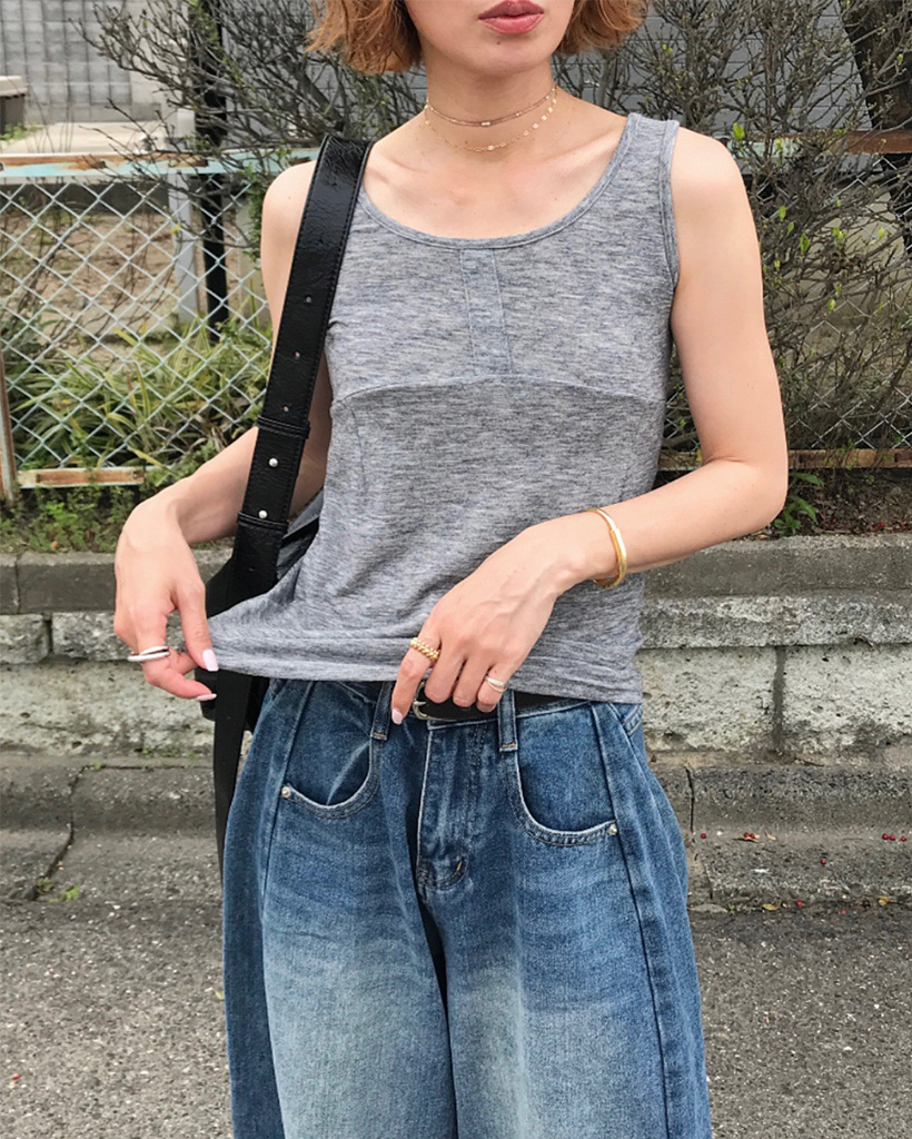 ヘンリーネックノースリーブトップス