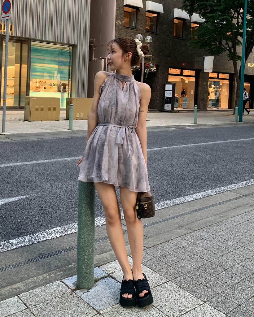ストラップホルターネックミニワンピース