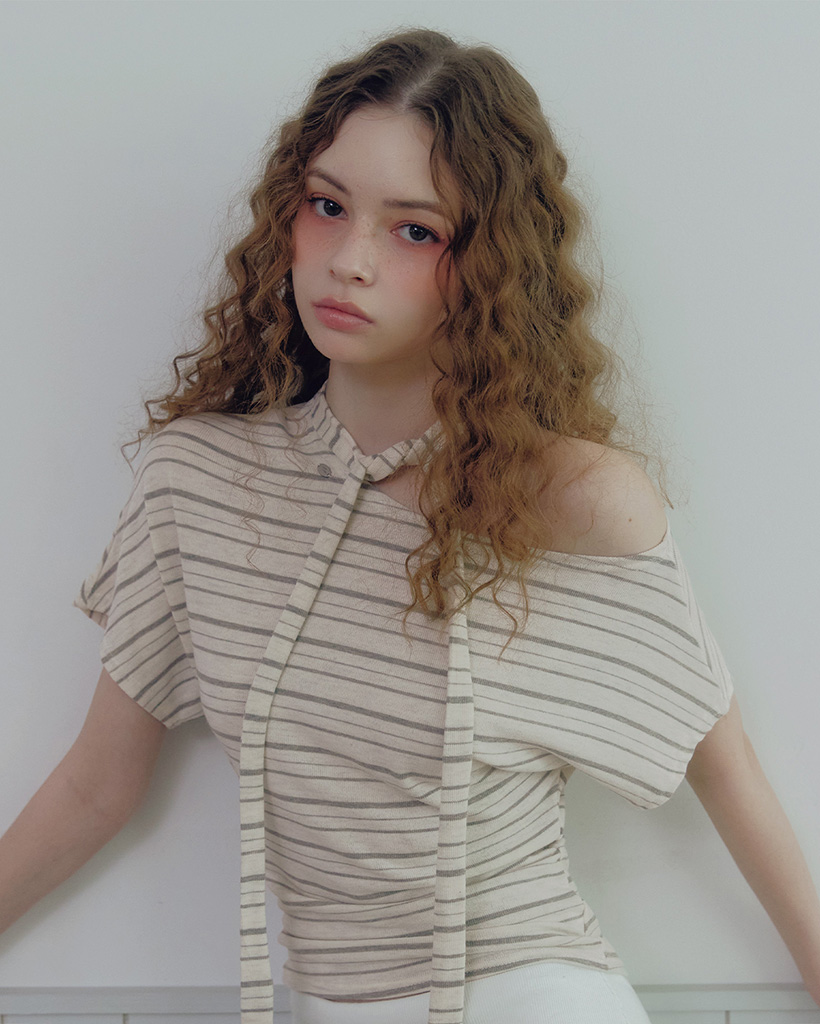 An Chic One-Shoulder Stripe T-Shirt