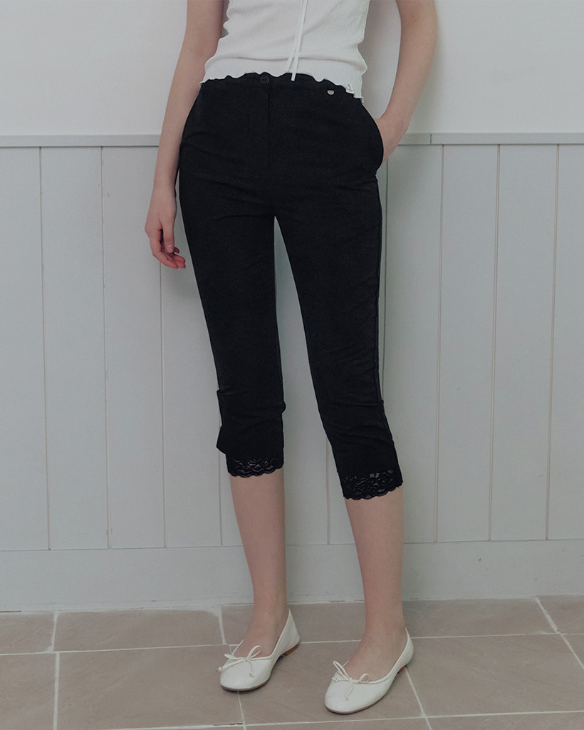 Yuren Lace Capri Pants