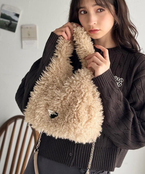 mily bilet】ふわふわ感と高級感で、季節のおしゃれを格上げ。ロゴ