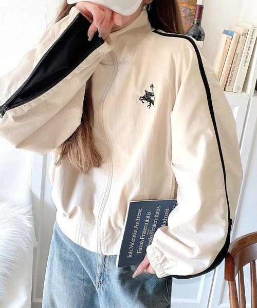 大人スポーティMIX。胸刺繍入り袖ファスナー配色ナイロンジャケット