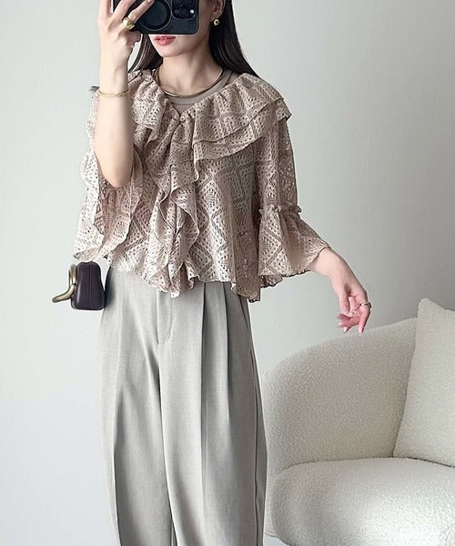 レースの余韻に浸る。ラッフルフリルデザイン総レースブラウス