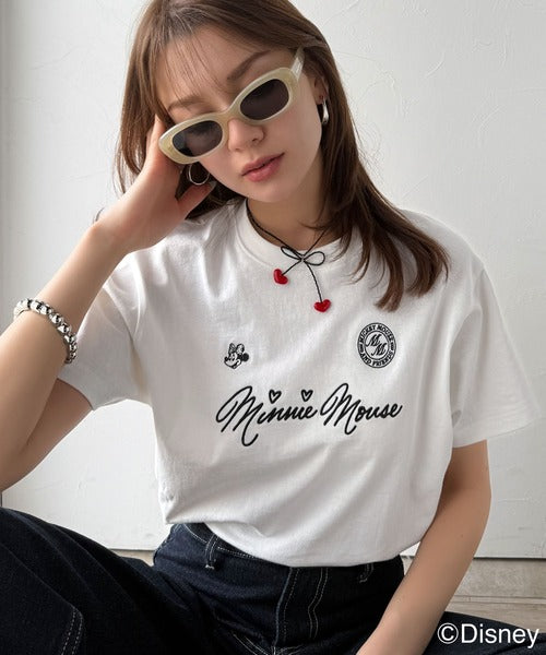 大人女子必見！ 綿100％「ディズニー」サイン風刺繍Tシャツ（半袖