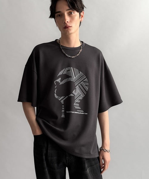 海外限定 PLEASURES マザー グラフィッククルーネック Tシャツ 視線を独り占め。」フェイスグラフィックオーバーサイズTシャツ