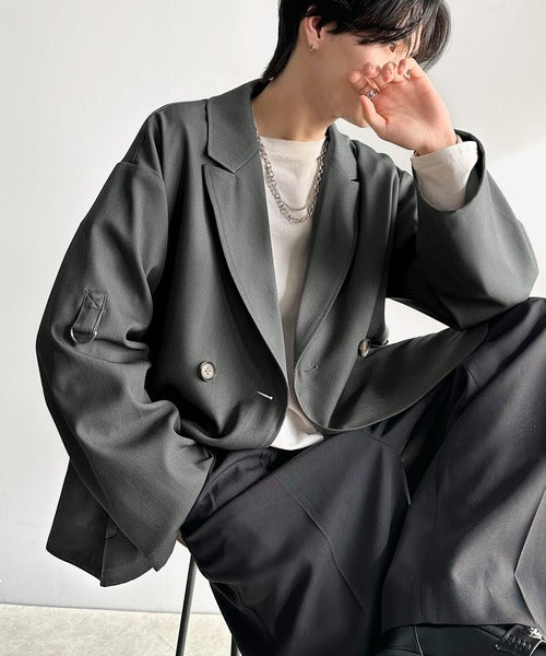 綺麗な落ち感。オーバーサイズ袖ロールアップドレープダブル