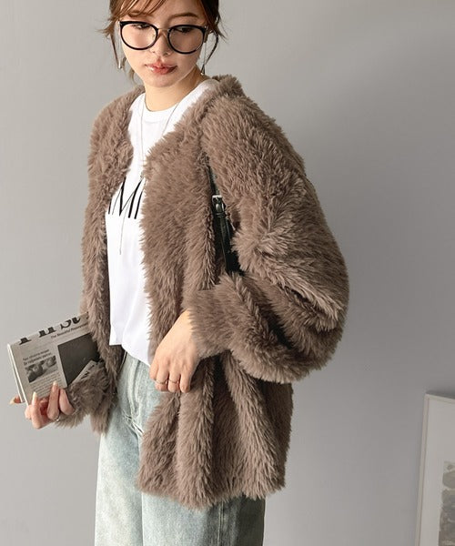 ふわっと包まれる心地よさ。モコモコフェザーニットホックカーディガン