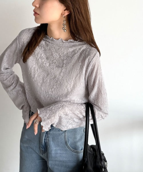 透け感で魅せる、秋の上品レイヤード。プチハイネック花柄レースメロウ