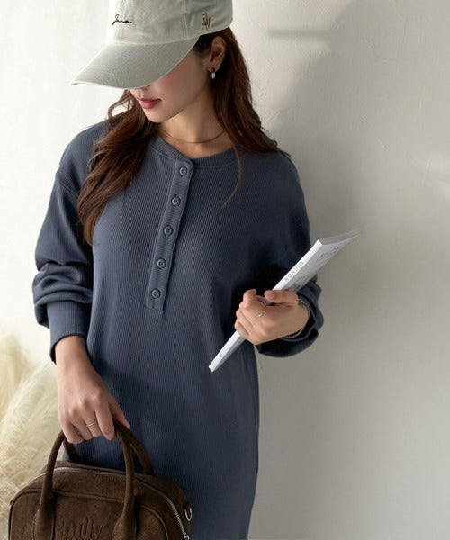 リラックス感とお洒落を両立。2wayヘンリーネックリブワンピース