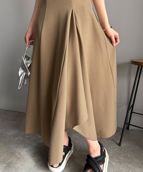 大人のエレガントテイスト。麻調ダブルストラップアシメキャミフレア