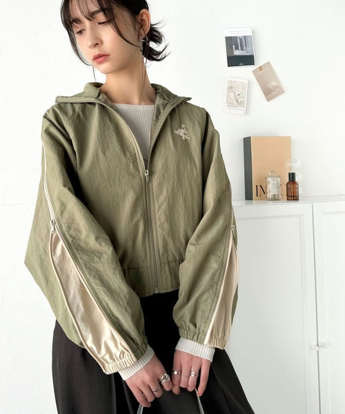 大人スポーティMIX。胸刺繍入り袖ファスナー配色ナイロンジャケット