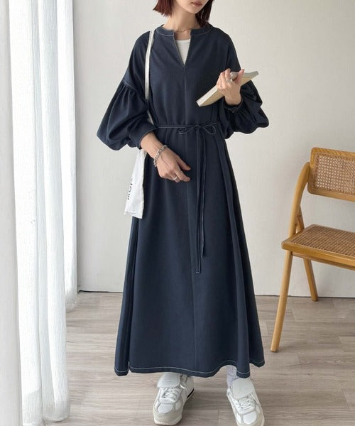 ぽわんとあざとく。ウエストリボン使い配色ステッチキーネック