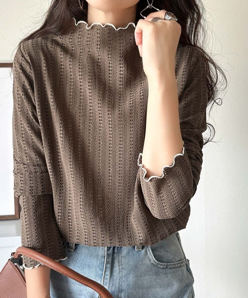 肌見せしすぎず、ほんのり色っぽ。プチハイネック透かし編みメロウ