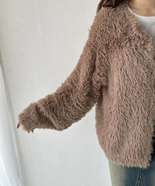 ふわっと包まれる心地よさ。モコモコフェザーニットホックカーディガン