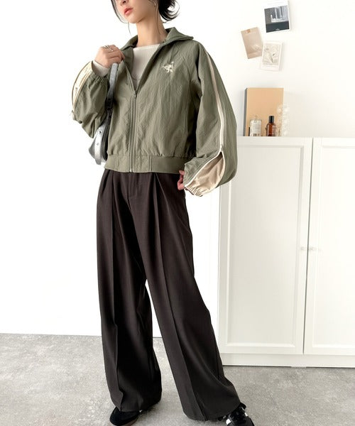 大人スポーティMIX。胸刺繍入り袖ファスナー配色ナイロンジャケット