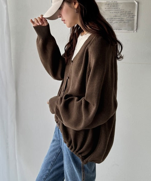 シルエット自在でお洒落も叶う。裾ドロストVネックニットカーディガン